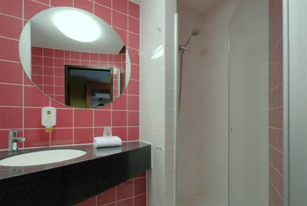 B&B Hotel Duesseldorf-Airport Extérieur photo