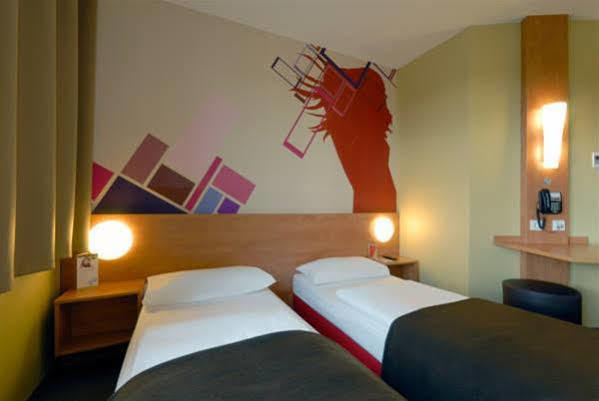 B&B Hotel Duesseldorf-Airport Extérieur photo